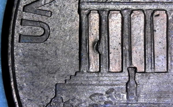 2002-P-Lincoln-Memorial-Cent-With-Good-Sized-Die-Chip-On-2nd-Column